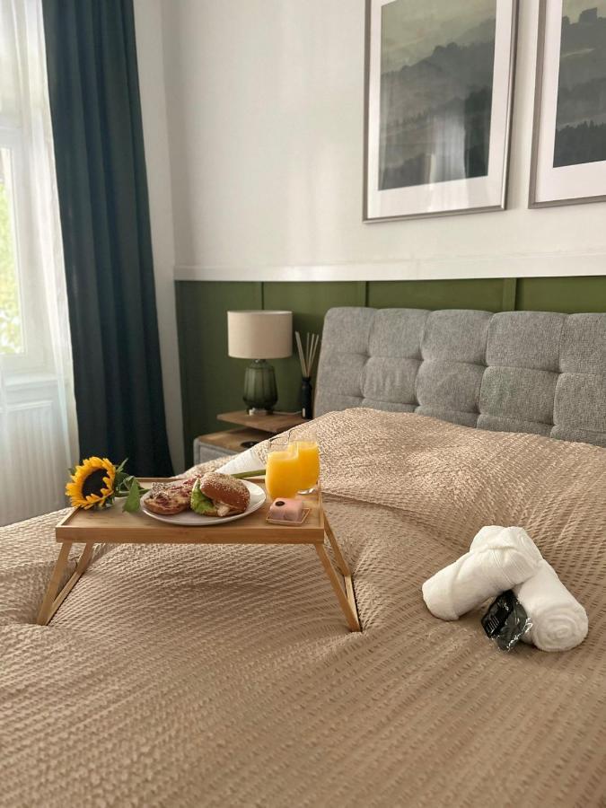 Apartment 5 Min Schoenbrunn Gloriette, Direct To City Center, Free Parking 维也纳 外观 照片