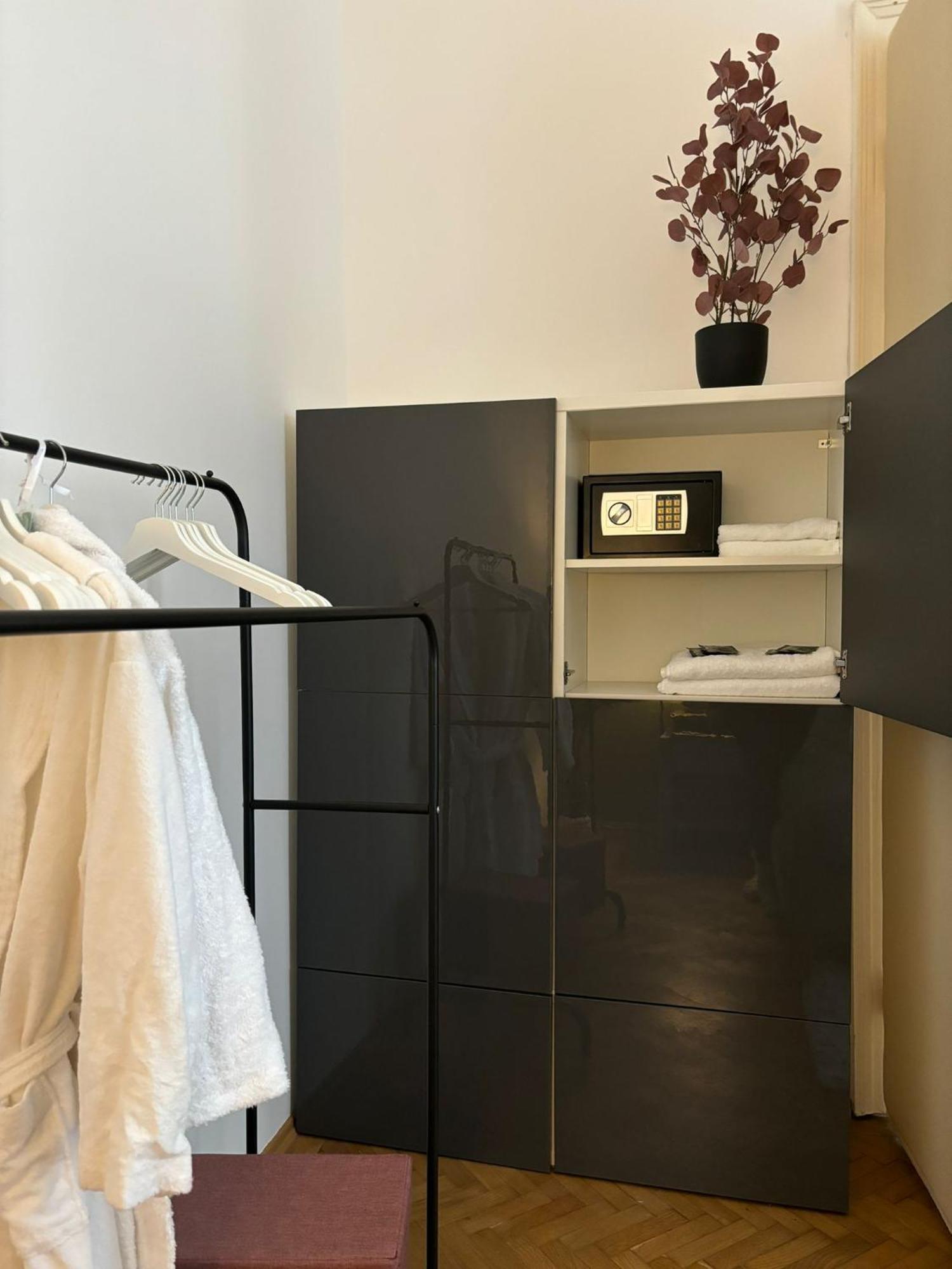 Apartment 5 Min Schoenbrunn Gloriette, Direct To City Center, Free Parking 维也纳 外观 照片